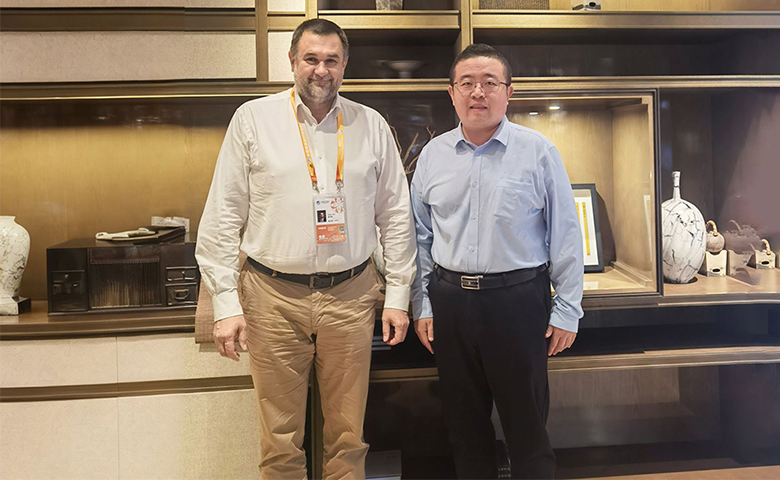 Zheng Bo Meets Professor Bojan Lalic from Belt and Road Institute Belgrade during CIIE 2025